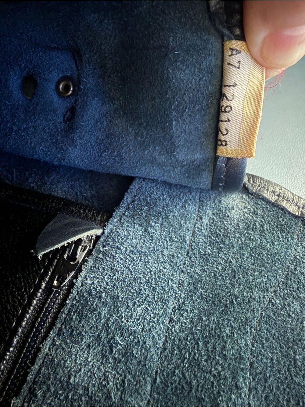Dooney & Bourke Blue Leather Crossbody Bag with brass Hardware Vintage - Picture 10 of 11